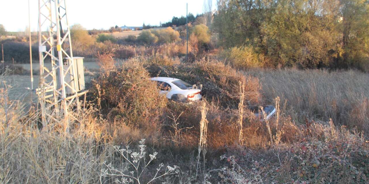 Konya’da otomobil araziye savruldu! Karı koca yaralandı