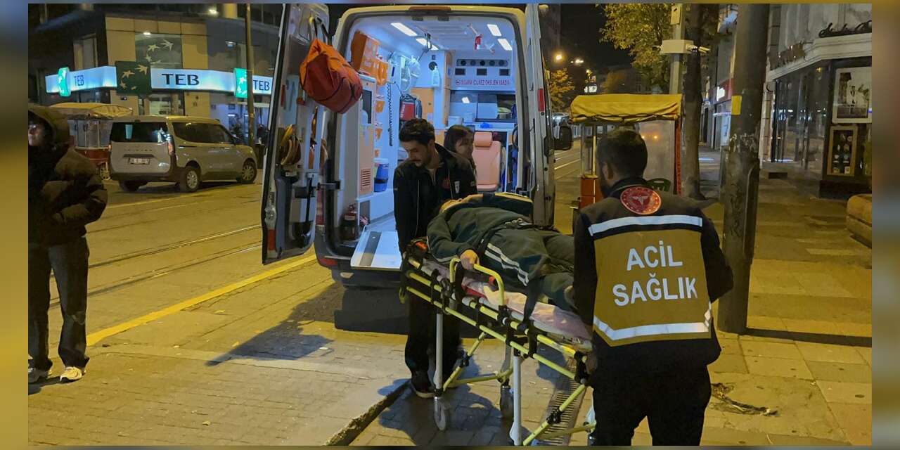 Çarptığı bekçi için ağlayan motosikletliyi diğer bekçiler teselli etti