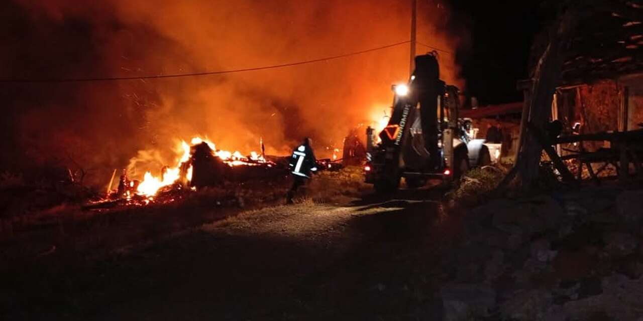 Köyü ayağa kaldıran yangın! Her şey kül oldu