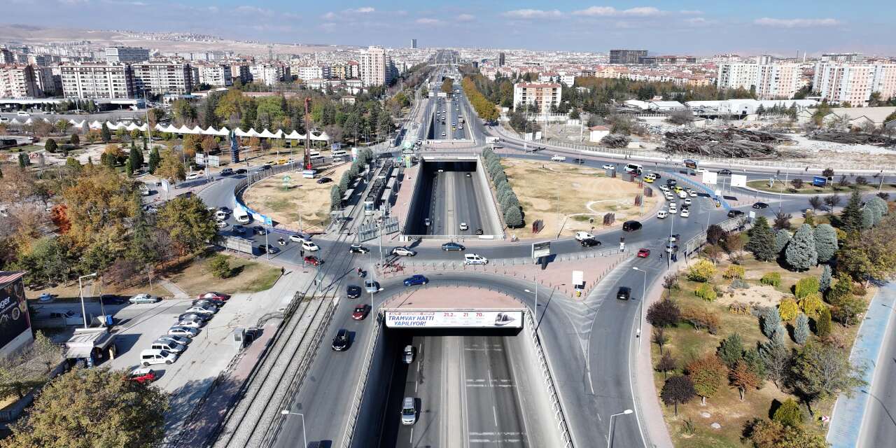 Konya’nın ilk üç katlı kavşağı için kazma vuruldu