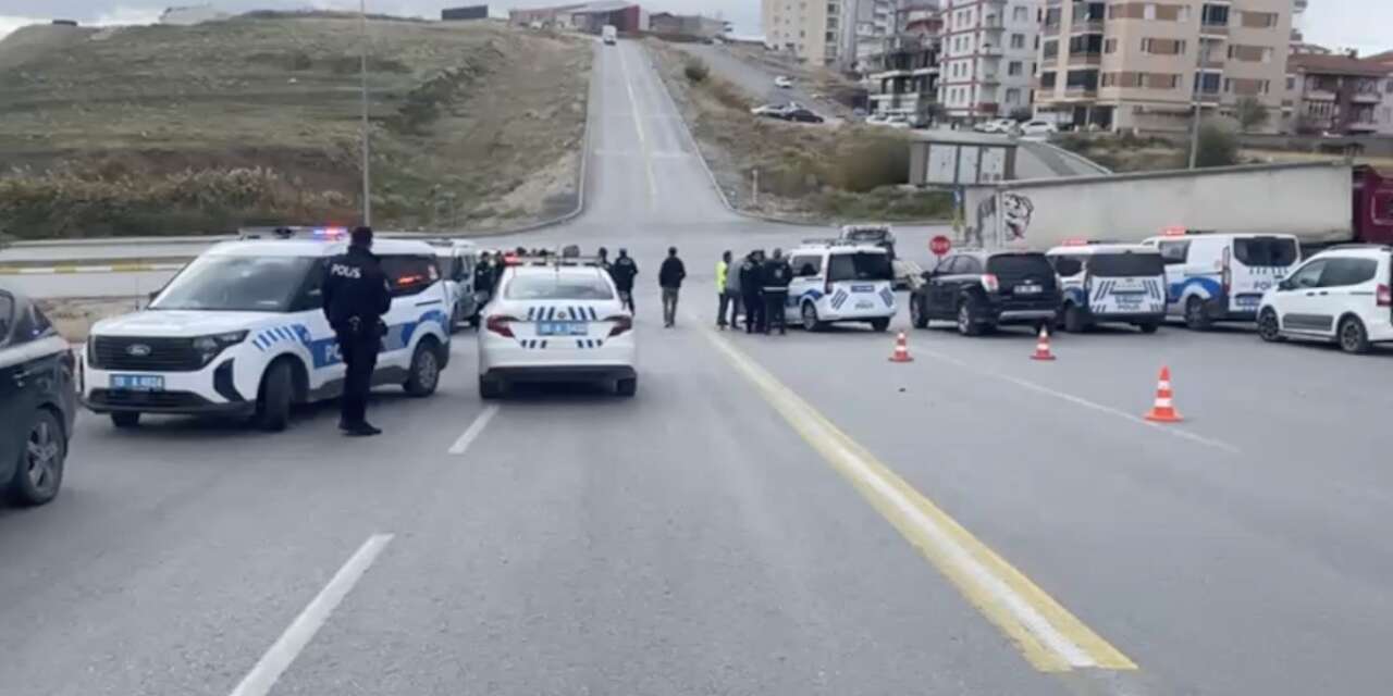 Ekip aracıyla kafa kafaya çarpıştı! Polis hastaneye kaldırıldı