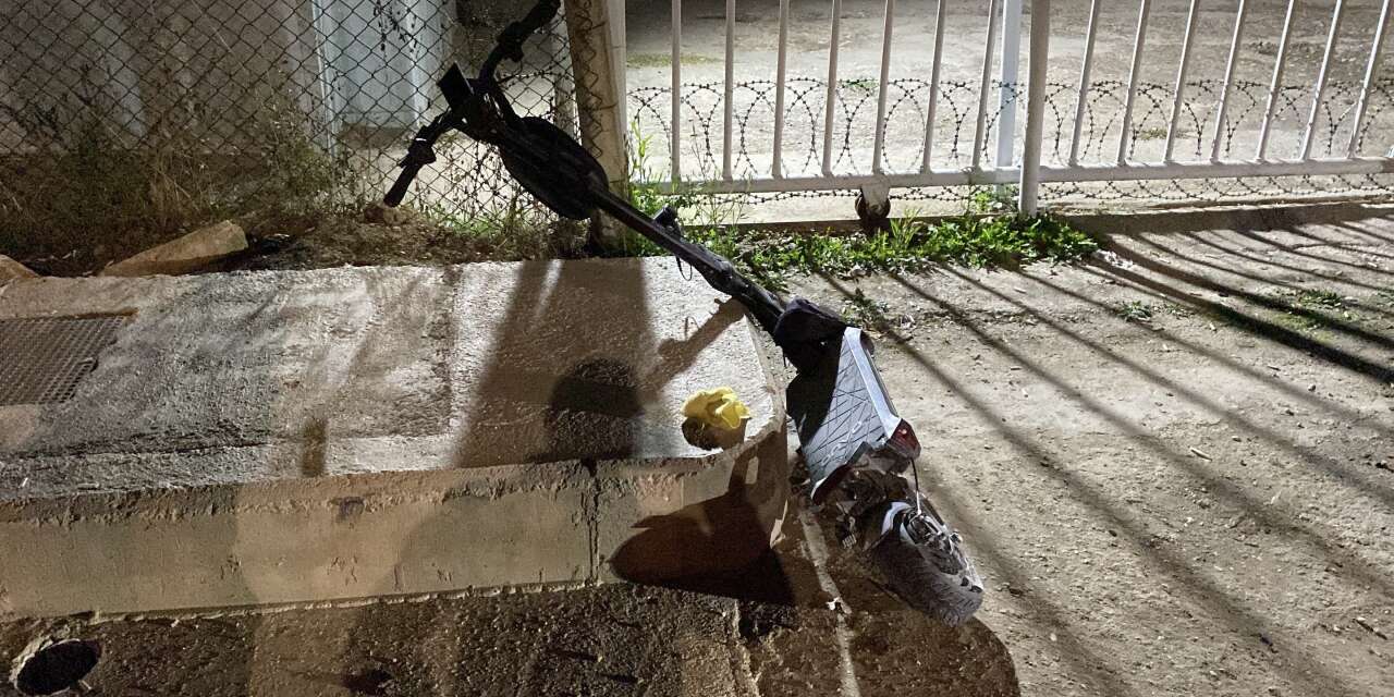 Otomobille scooter çarpıştı! 21 yaşındaki genç hastanede yaşam savaşı veriyor