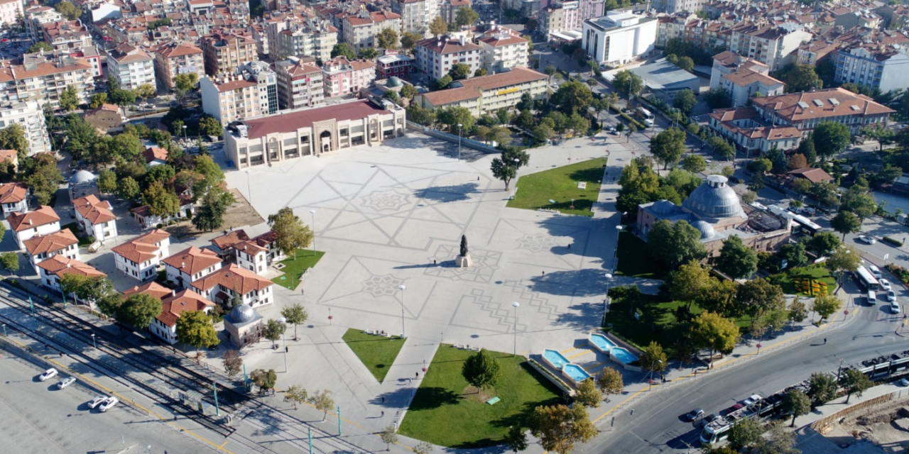 Konya'nın merkezinde 2 kişiye bıçaklı saldırı