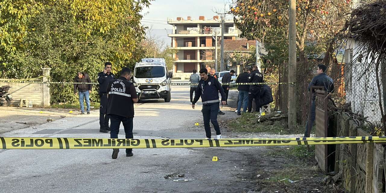 Akraba kavgası mahalleyi savaş alanına döndürdü! Çok sayıda yaralı var