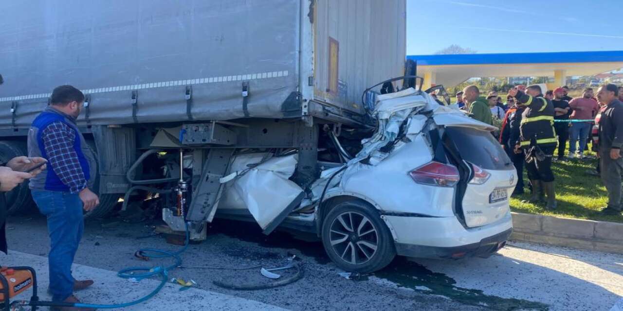 Otomobil TIR’ın altına girdi, öğretmen Engin Sipahi öldü