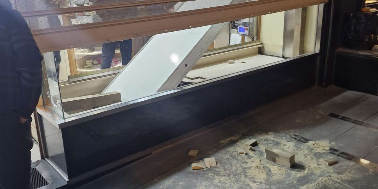 Kuyumcuda feci son! Vitrin asansörü koptu