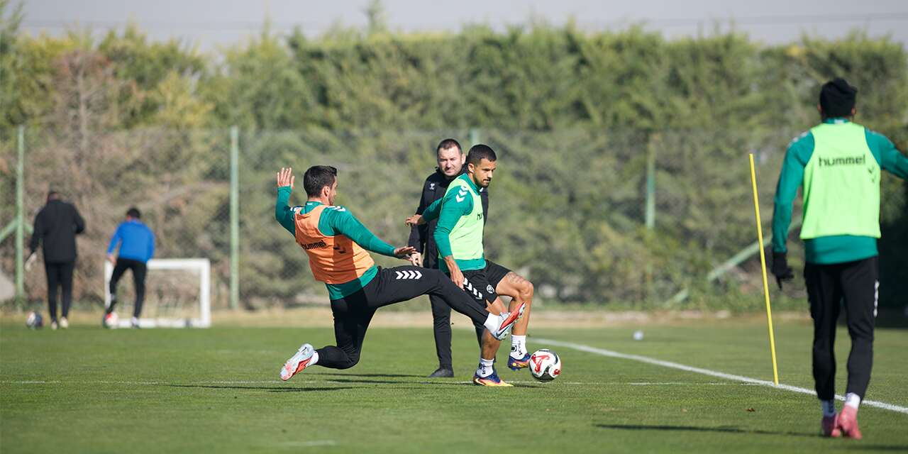 Konyaspor, Antalyaspor maçı hazırlıklarına mola verdi