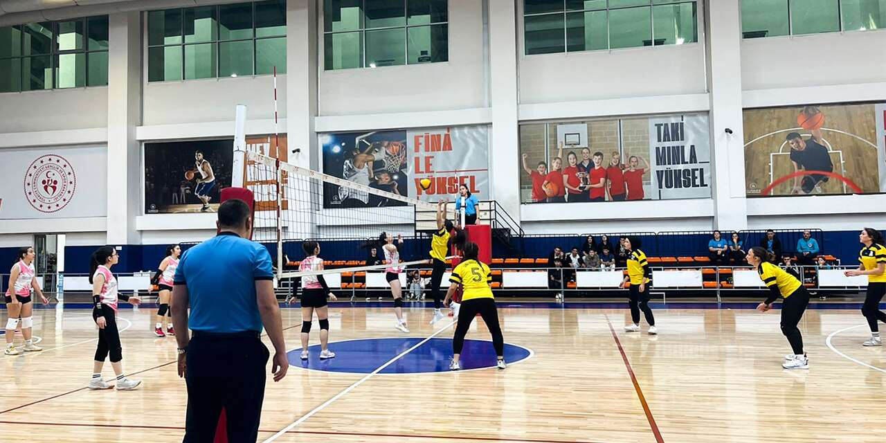 Voleybolun kalbi Konya’da atıyor