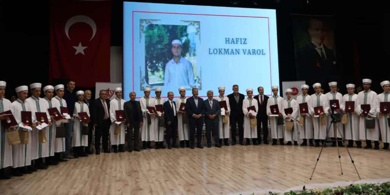 Konya Akşehir’de 22 öğrenci, hoca ve aileleri için gurur günü