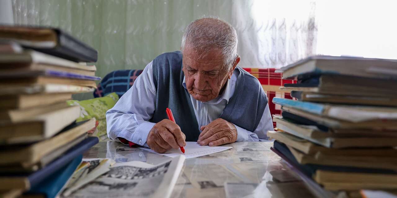 Konya’da aşkından okuma yazma öğrendi, şair oldu