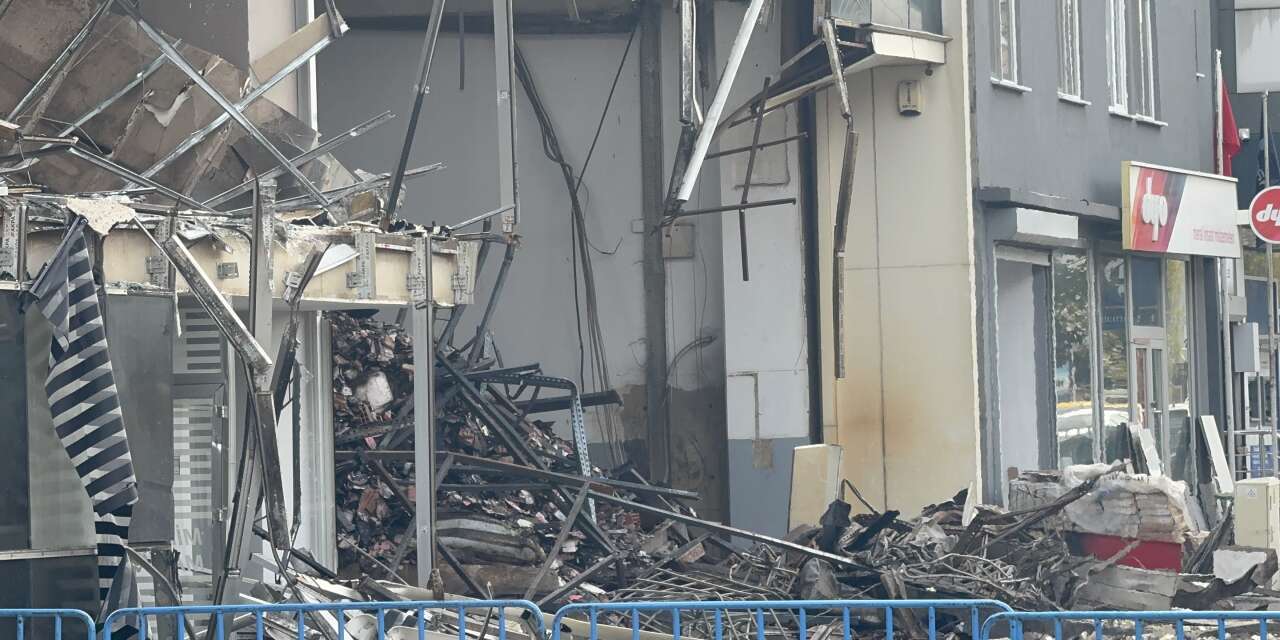 Parfüm fabrikasında faciadan 12 gün sonra yıkım başladı