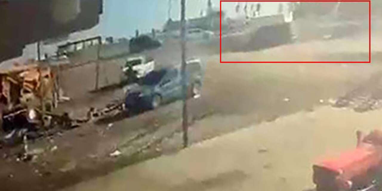 TIR iki aracı ezdi! Çok sayıda ölü var