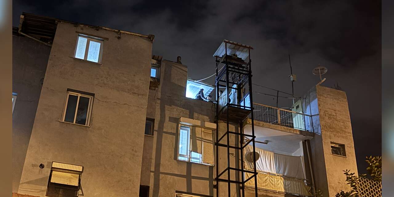 Yürek yakan olay! Engelli kardeşine yaptırdığı asansörde can verdi