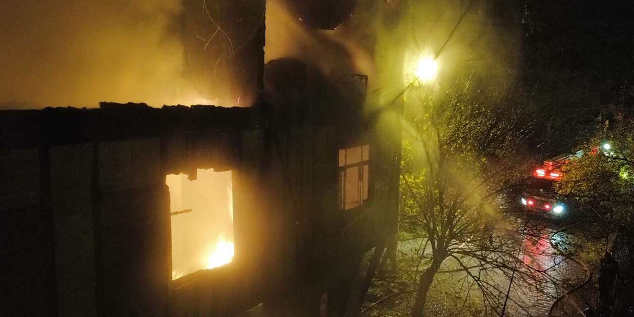 Yanan tarihi konakta facia! 2 itfaiye eri molozların altında kaldı