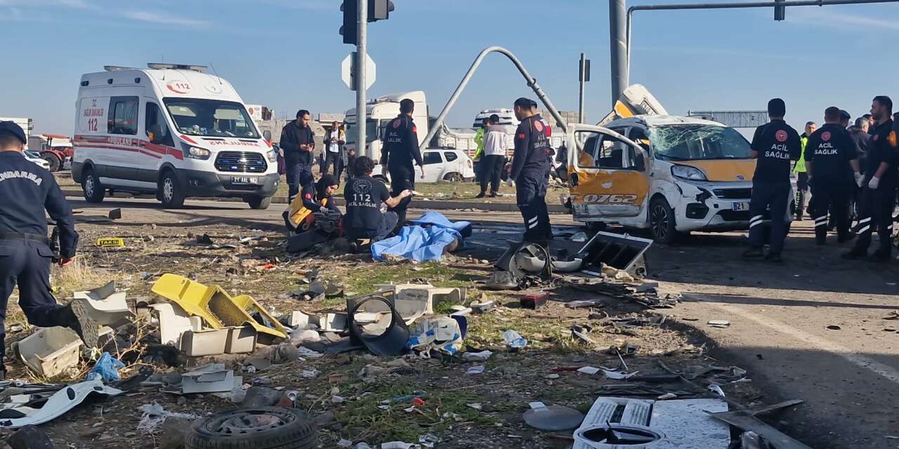 TIR bir ailenin yok olmasına sebep oldu! O anlar kameralarda