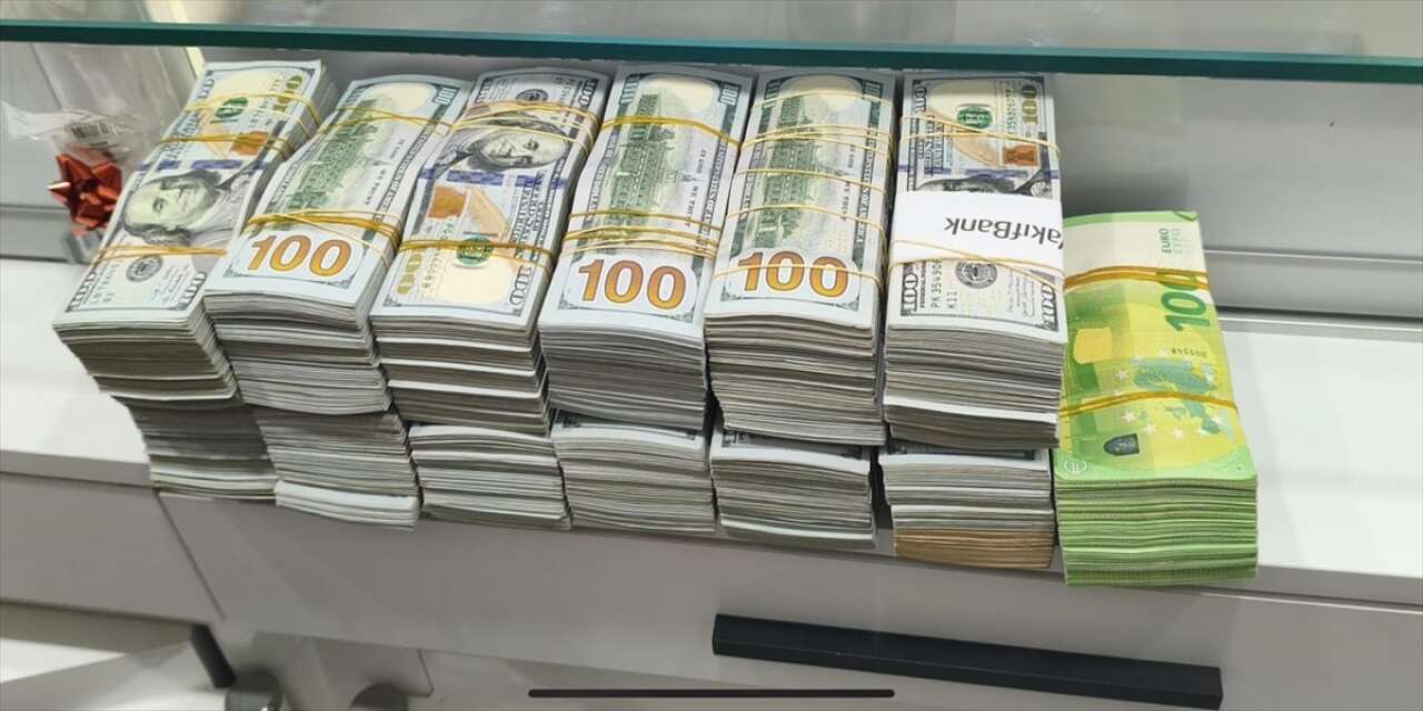 Yasa dışı bahis operasyonunda 4'ü hakem 32 zanlı tutuklandı