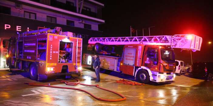 Bir kıvılcım 7 katı sardı! Çok sayıda yaralı ve ölü var