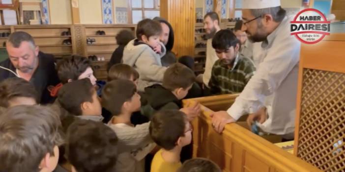 Konya’nın kalbindeki camide hatimle teravih namazı kılan çocuklara ödül