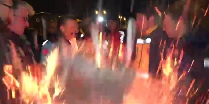 Bakan Koca, sağlık personeliyle sohbet ettiği sırada kor patladı