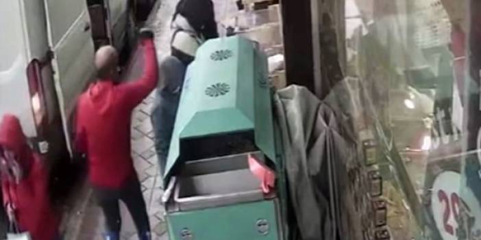 Şaşkına çeviren olay! Tanımadığı çocuğun başını yumrukladı