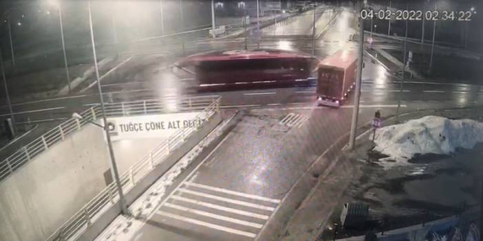 Konya Ereğli'de yolcu otobüsü kazası kamerada