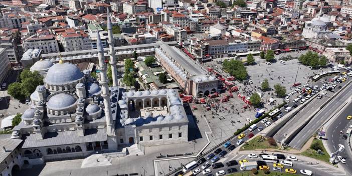 Tarihi Mısır Çarşısı'nda yangın paniği