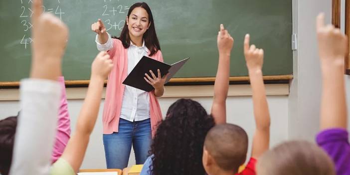 Öğretmenlere yeni düzenleme! Sosyal medya ve argo konuşmaya ceza geliyor