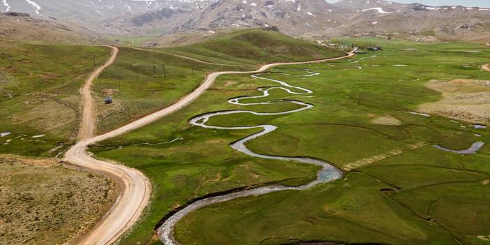 Baharla birlikte Torosların gölleri canlandı