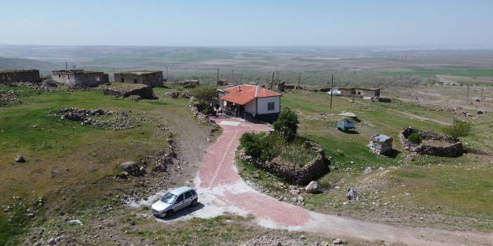 7 çocuk babası, koca köyde tek başına yaşıyor