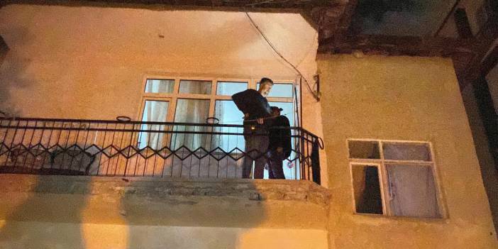 Evde mahsur kalan hırsız ve polisi itfaiye kurtardı