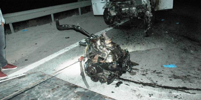 Konya’da bariyere çarpan otomobilin motoru yola fırladı: 5 yaralı