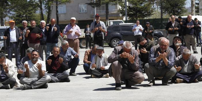 Konya Ovası yağışa hasret! 5 bin kişi duaya çıktı