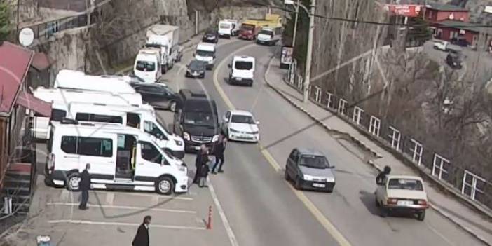 Hem şanssız hem dikkatsiz! Art arda 2 araç çarptı