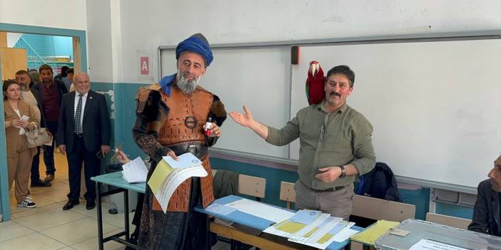 Türkiye'den ilginç oy kullanma manzaraları