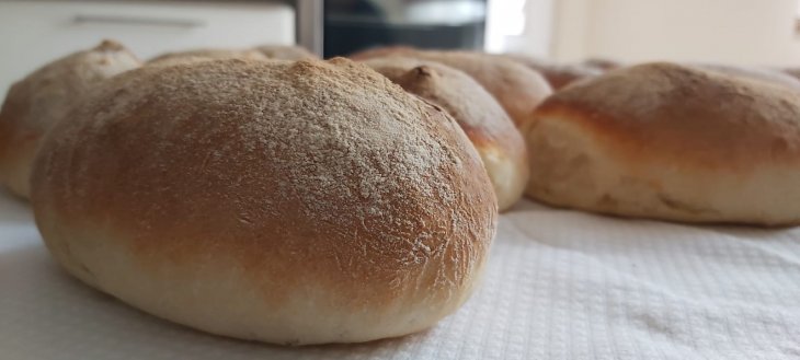 Konya’da evde kalanlar kendi ekmeğini yapıyor