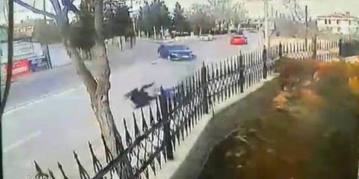 Konya’da otomobilin çarptığı motosiklet sürücüsü hayatını kaybetti! Acı an kamerada