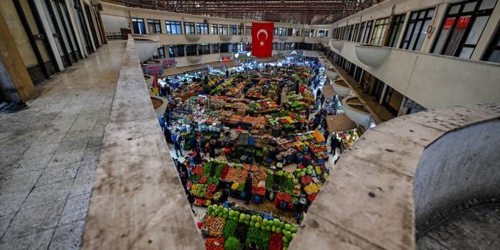 Konya’nın tarihi pazarında renk cümbüşü