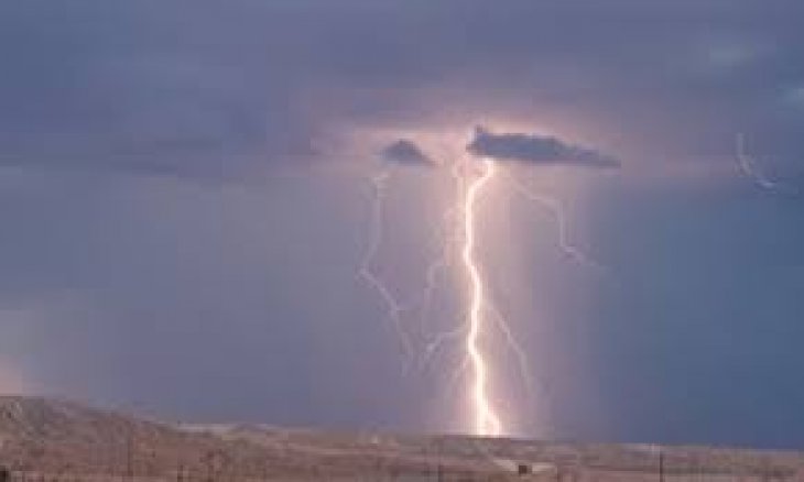 Üzerine yıldırım düşen çoban öldü