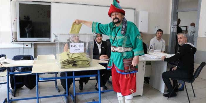 Türkiye'den seçim manzaraları! Oy kullanmaya böyle gittiler