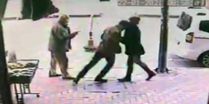 Esnaf komşusuna böyle kafa attı