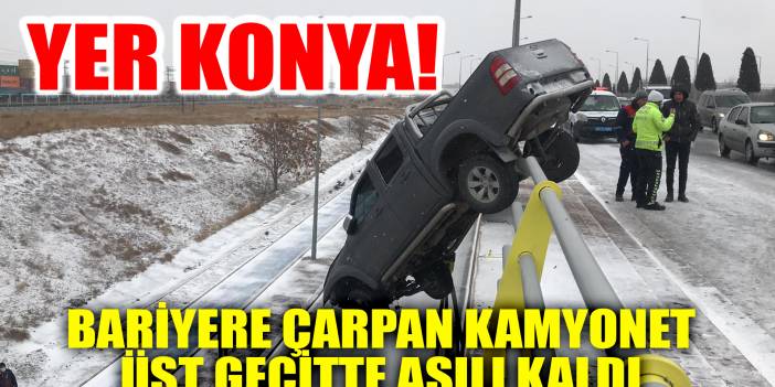 Görüntü Konya’dan! Bariyere çarpan araç köprüde asılı kaldı