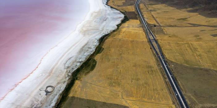 Tuz Gölü’nde eşsiz güzellik! Ziyaretçi akınına uğruyor