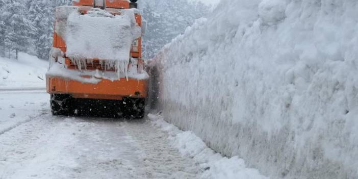 Karın geçit vermediği Konya - Antalya yolundan son görüntüler