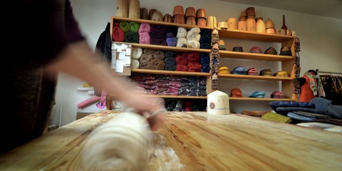 Konyalı Girgiç ailesinin dördüncü kuşak keçe ustası, sanatını eğitimle yaymak istiyor