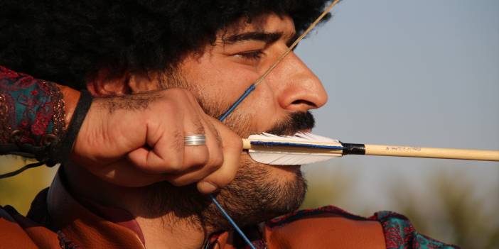 Konyalı marangoz oğlu, bilgisayar oyunundan ilham alarak geleneksel Türk okçuluğu eğitmeni oldu