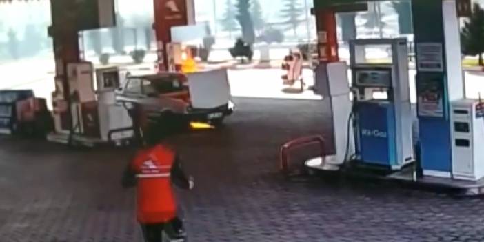 LPG'li otomobil akaryakıt istasyonunda yandı! Panik anları görüntülendi