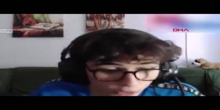 Depreme canlı yayında oyun oynarken yakalandı! Çocuğun panik anları kamerada