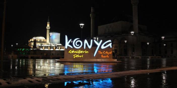 Konya'da kar ve tipi etkili oluyor