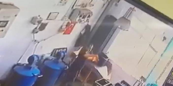 Ellerine dezenfektan döktü, atıkları yakmaya çalıştı, alevler içinde kaldı