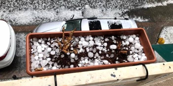 İstanbul'a ceviz büyüklüğünde dolu yağdı